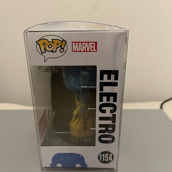Spider-Man No Way Home Electro GITD #1554 Marvel Collector Corps Funko Pop 1154 - Picture 5 of 7